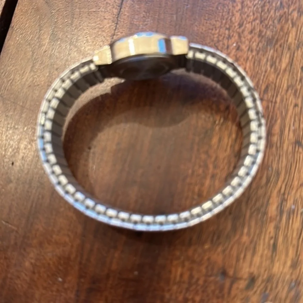 Vintage ladies quartz animal print band watch